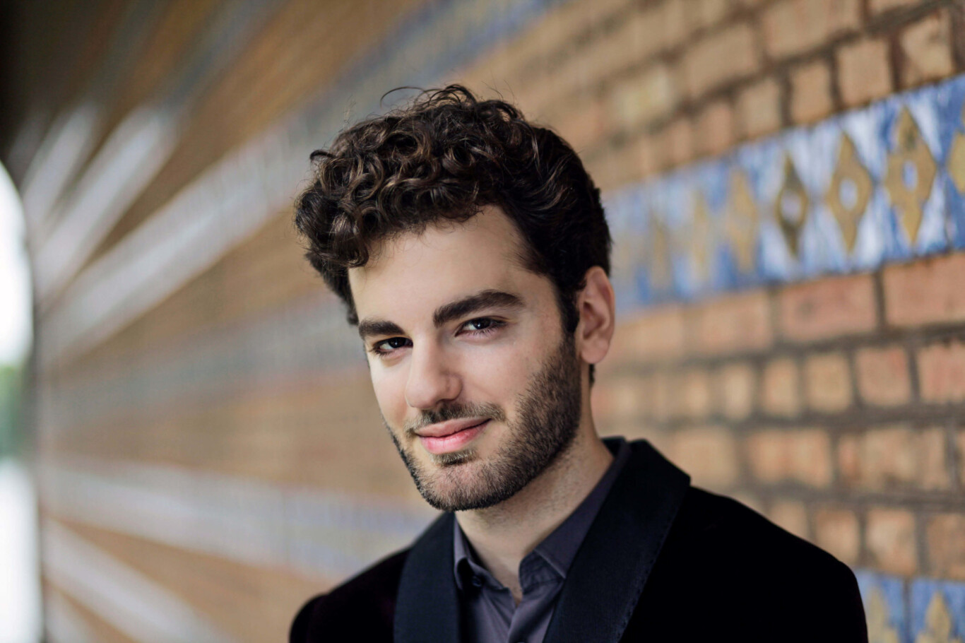 … Emmanuel Tjeknavorian