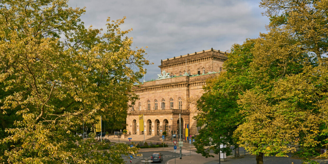 Regisseur Felix Seiler interpretiert am Staatsthetater Braunschweig Rossinis Repertoireklassiker neu