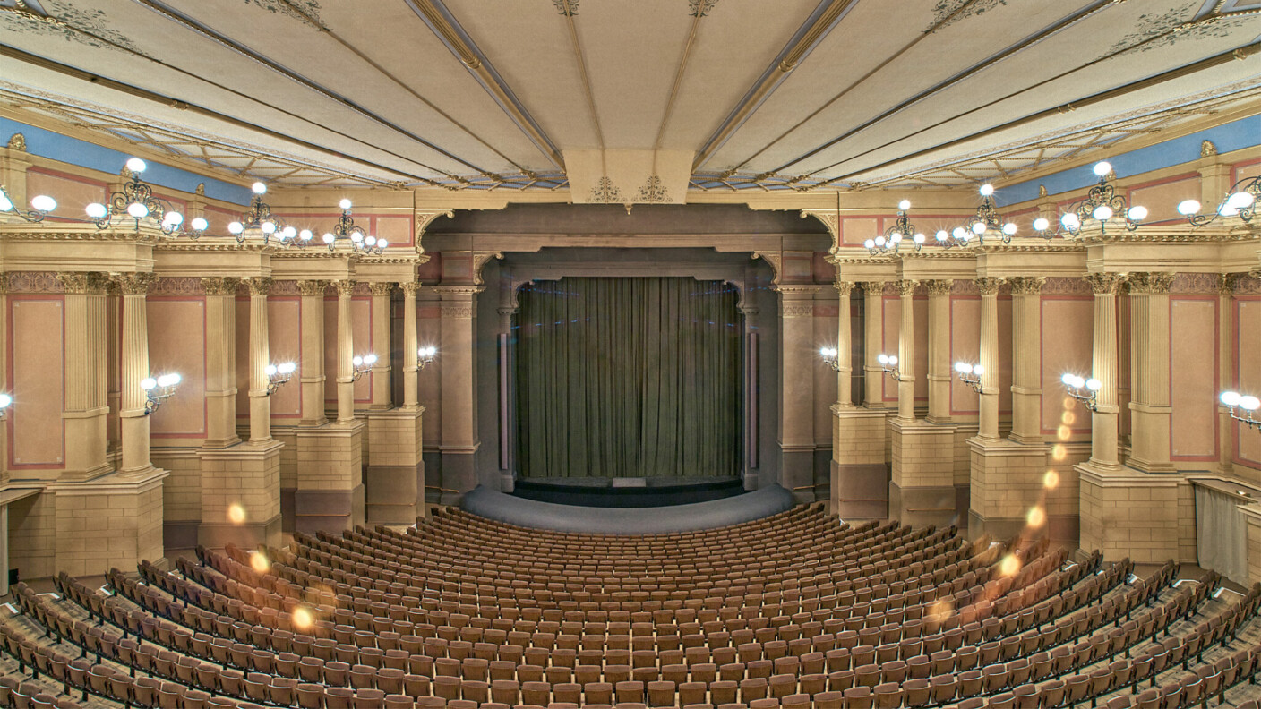 Hier steht das Musiktheater als Gesamtkunstwerk im Fokus: Bayreuther Festspielhaus