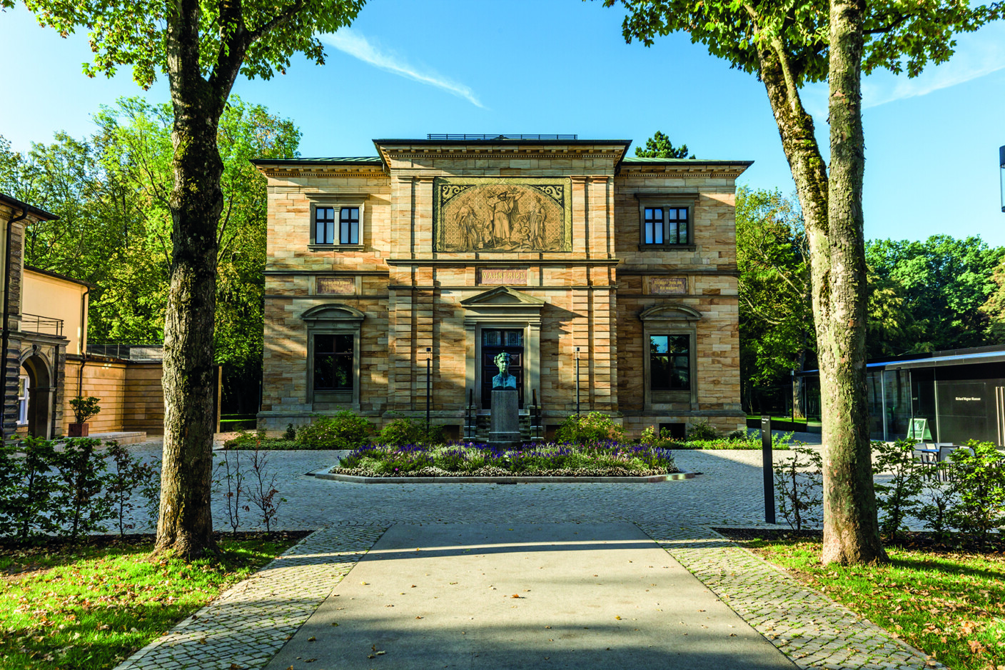 Auch eine Besichtigung des ehemaligen Wagner-Wohnhauses Wahnfried darf beim Besuch der Bayreuther Festspiele nicht fehlen.