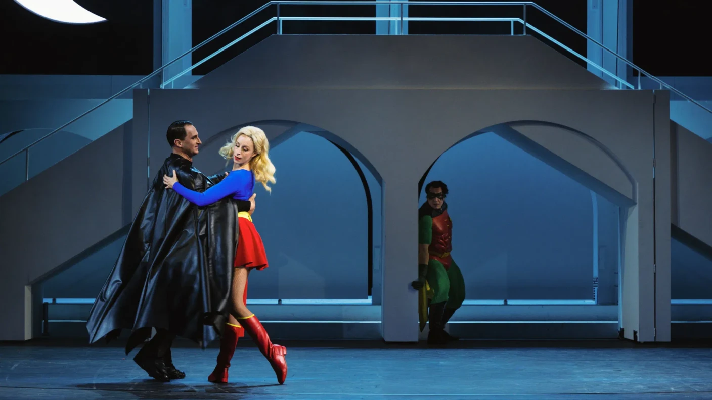 Nina Spijkers Inszenierung von „Eine Nacht in Venedig“ an der Volksoper Wien kann sich über die Spähre banaler Slapstick-Ironie kaum erheben