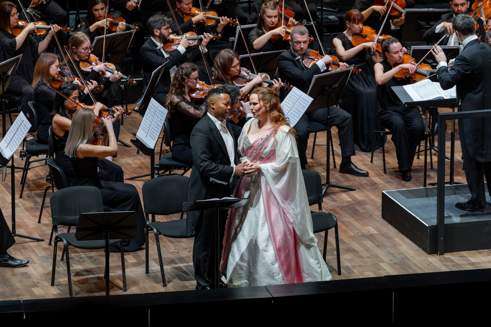 Echtes Dorfleben unter Belcanto-Gold